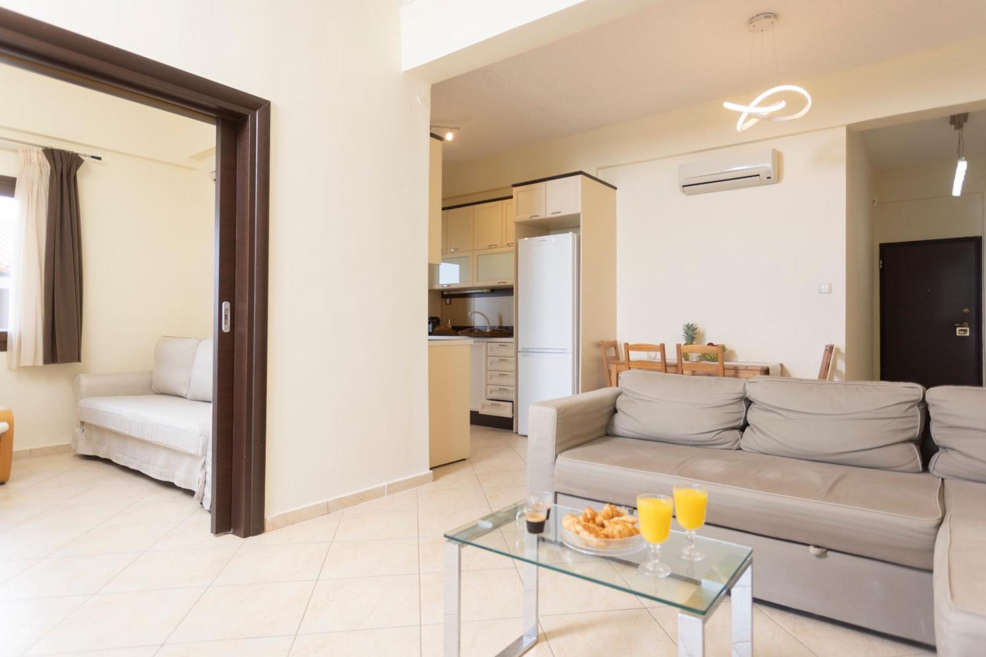 Take Me To The Sea - Beachfront, Starlink Apartment *