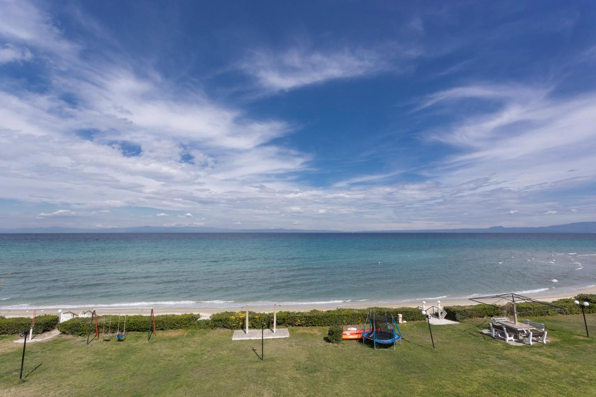 Take Me To The Sea - Beachfront, Starlink Apartment
